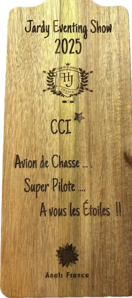 Objet en bois gravé personnalisé — modèle 4